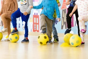 Zajęcia sportowe Przedszkoliada w przedszkolu i żłobku E-Maluch – aktywność fizyczna dzieci w Łodzi i Ksawerowie